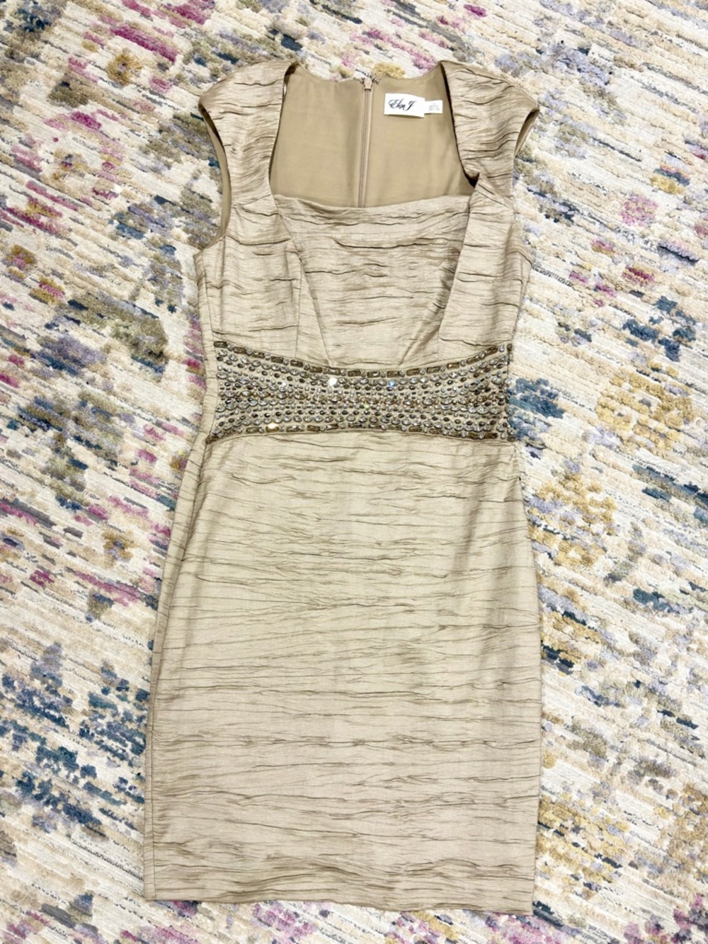 Eliza J Ruched Cap Sleeve Sheath Cocktail Dress - Champagne Gold -
Size Medium - Picture 3 of 12